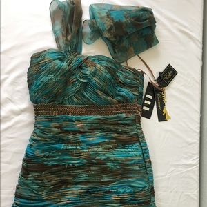 NWT! Esha rouched coctail dress! 💗